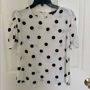 Banana republic polka dot blouse w/ruched sleeves
